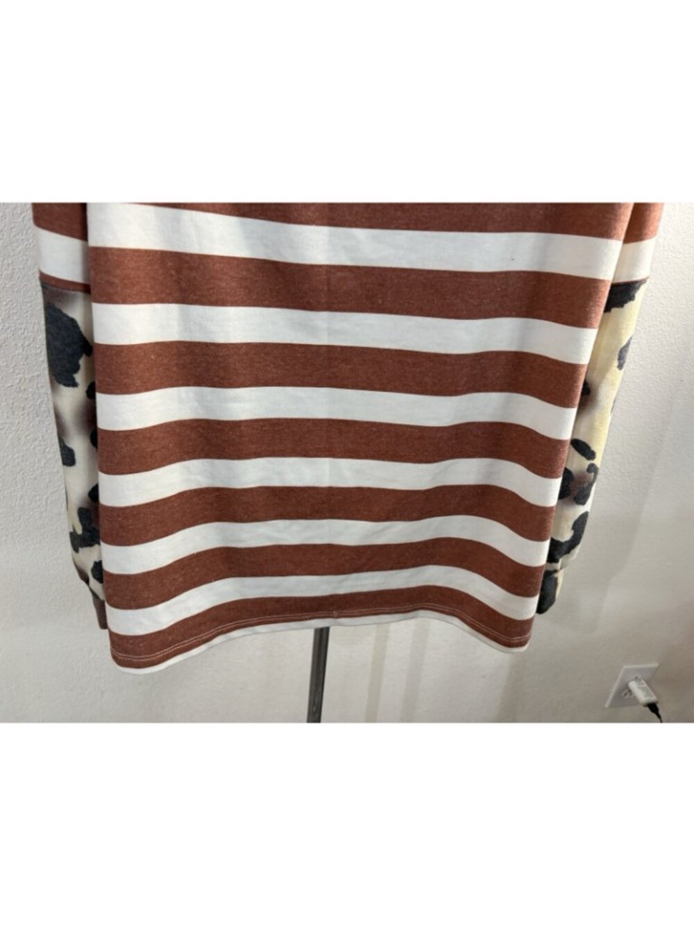 Womens Size M Top Long Sleeve Animal Print/ Striped Stretch - Picture 7 of 9